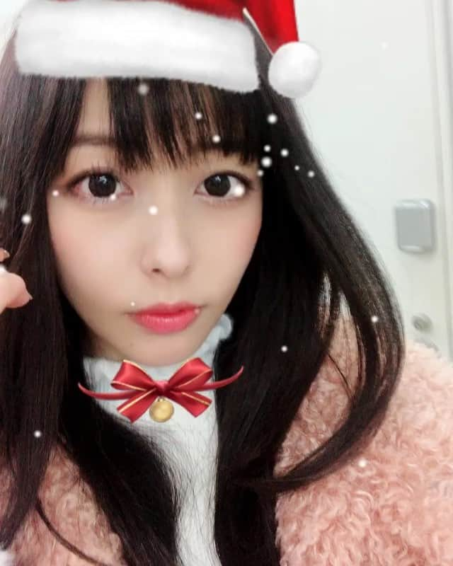 藤咲きく乃のインスタグラム：「メリークリスマスでした！ . . . #merrychristmas #xmas #selfie #クリスマス動画 #サンタコス #来年します #やる気のない女ですみません #藤咲きく乃 #vocalist #model #gravureidol #デス声女子 #グラドル #モデル #ヴォーカリスト #fps女子 #bo4 #fpsgamer」