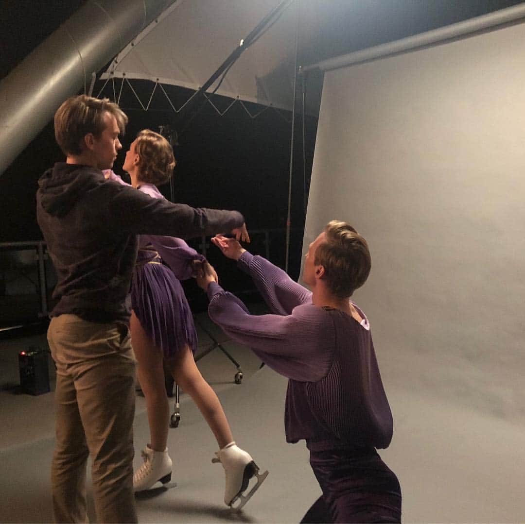 ニコラス・バックランドのインスタグラム：「Loved every minute of working on the #TorvillandDean movie earlier this year! Its on @itv 1 in 5 minutes and it’s an emotional one!」