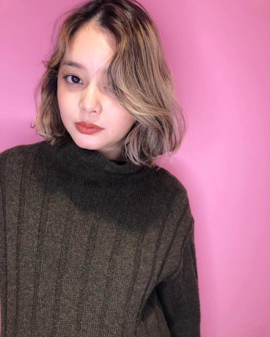 岸本セシルのインスタグラム：「クリスマスイヴ❤️クリスマス🎄はどうお過ごしでしたか？？ 私は、イヴは旦那と毎年お馴染みのお店に食事に行って👫 25日は、友人をお招きしてクリスマスパーティー✖︎忘年会😆😌 年々、ファミリーが増え…夫婦が増えていってるなー😳良い時間です💛  私はキッチン料理長としてのんびり料理しながら楽しんでるみんなを見て、「美味しい！」という言葉に幸せ感じていました😂💕 みんなとワイワイお酒飲めないのは残念だけど、シラフで酔ってるみんなをみるのも楽しかったw (最終的に誰よりも酔っていた旦那)  次は新年会かなー？？🦀 #Christmas」