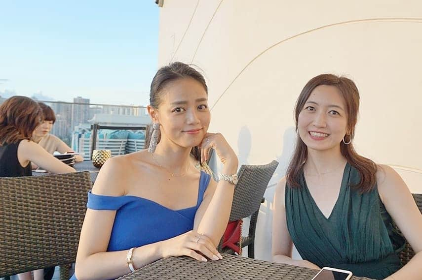 谷中麻里衣さんのインスタグラム写真 - (谷中麻里衣Instagram)「Missing Hawaii and the warm weather 🌴 10 years of friendship ☺️ . 三連休、弾丸ハワイ🌺 . SATC風ドレスコードな日😉 . #ハワイ #ワイキキ #スカイワイキキ #早稲田塾 #慶應 #法学部 #SATC #girlfriends #女子旅 #旅行 #旅行コーデ  #コーデ #ドレスコード #麻里衣旅行」12月26日 15時58分 - marieyanaka