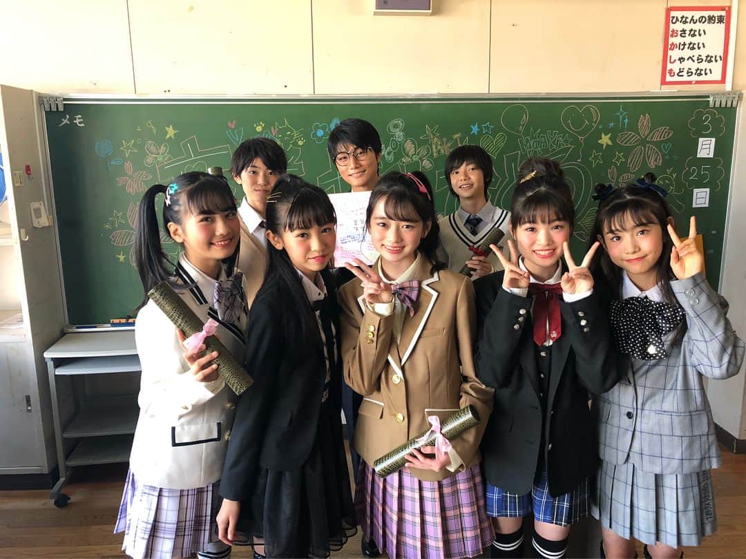 ニコ☆プチのインスタグラム：「💐 冬休みまんきつしてますか〜？☃️❄️ 卒服のオフショが大量にあるので一気にどうぞ〜！🥰 #入江美沙希 #近藤藍月 #関谷瑠紀 #高比良由菜 #丸山真亜弥 #釜谷悠平 #河島英人 #嵐樹」