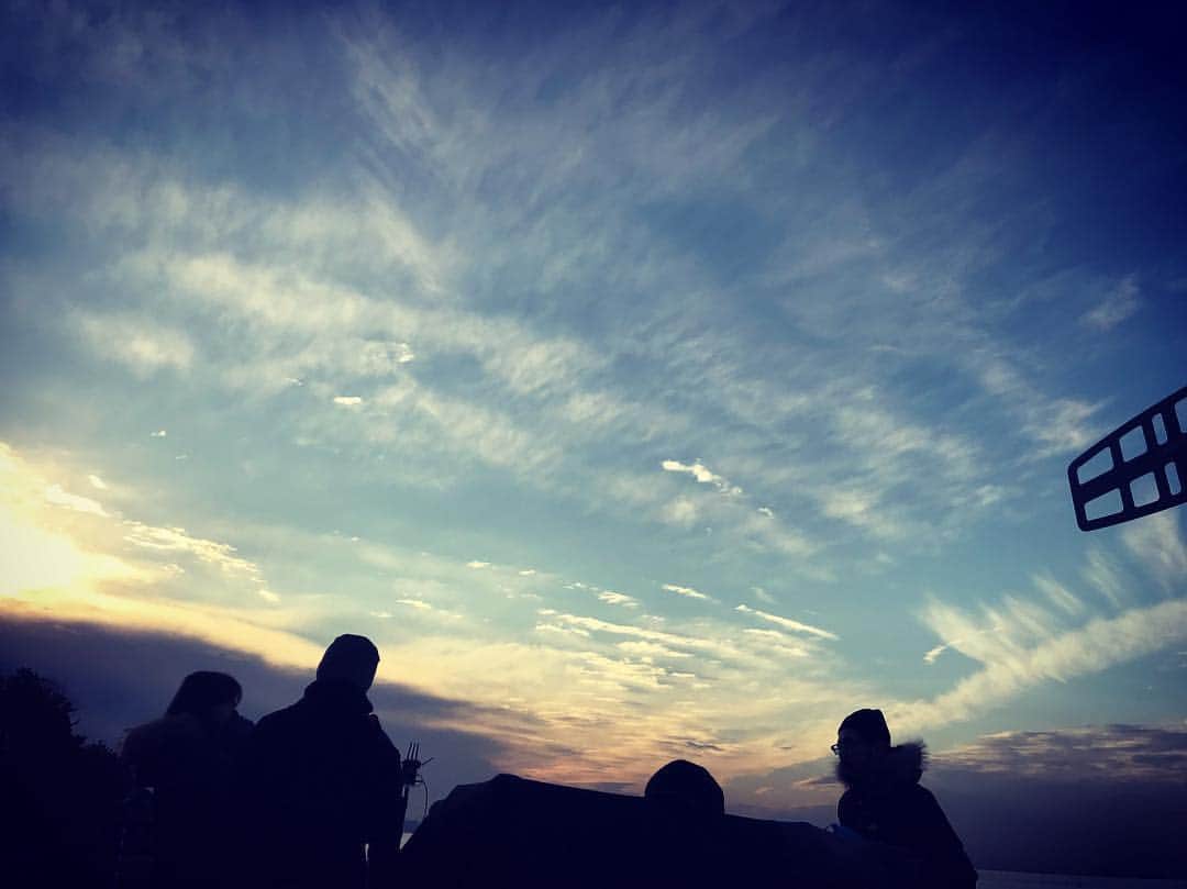 原田佳奈さんのインスタグラム写真 - (原田佳奈Instagram)「無事に撮影終了。 早くお知らせしたい。 最後はこんな空だったよ。 今年もお疲れ様でした。  #オールアップ #仕事納め #寒かったけど楽しい幸せな現場だった #お楽しみに」12月26日 16時36分 - kanaharada1211