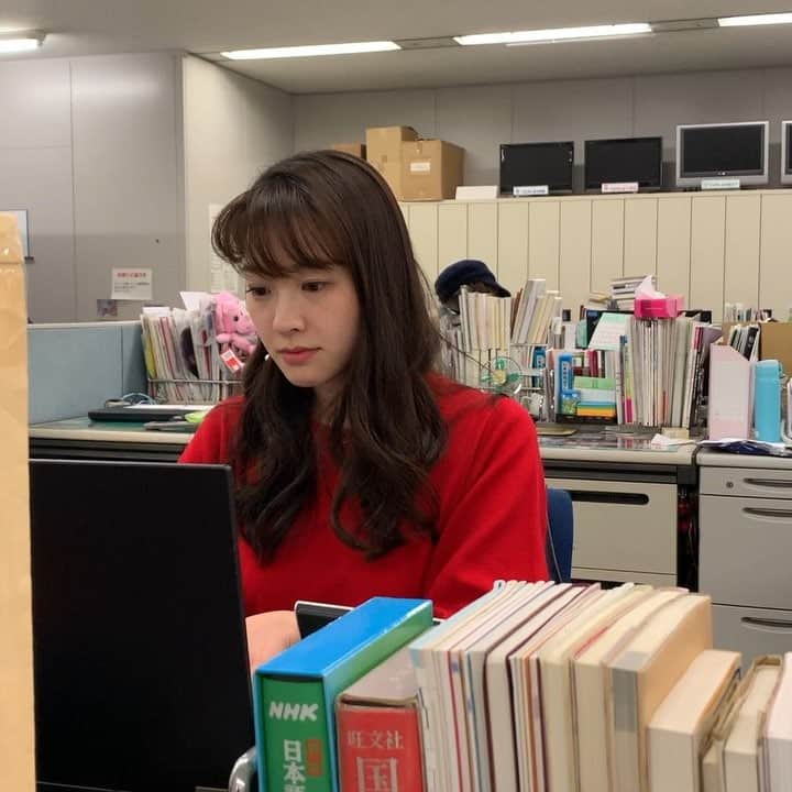 フジテレビアナウンサーのインスタグラム：「髪を下ろした三上さん  #しっとりノンストップ #ナイスキューティクル  #三上真奈 #フジテレビアナウンサー  #榎並目線」