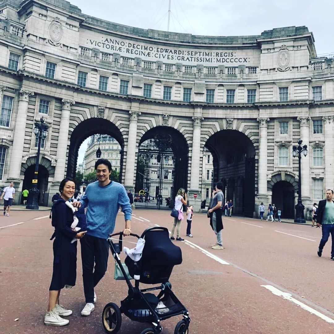 平岳大さんのインスタグラム写真 - (平岳大Instagram)「Happy holidays #London#girihaj#義理恥 #海外ドラマ #撮影休日 #イギリス #ロンドン」12月26日 8時06分 - takehiro49