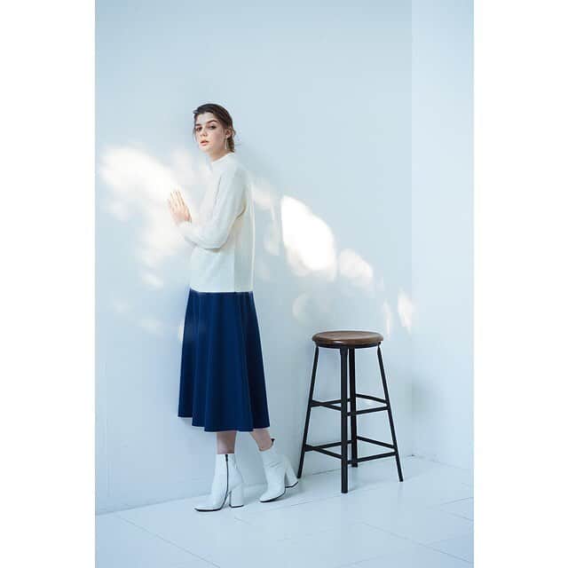Theory luxe official account.さんのインスタグラム写真 - (Theory luxe official account.Instagram)「《TUNING TO PALE COLOR》 KNIT:03_9101708/Hairy Planet Viola SKIRT:03_8407002/Stage Ranka S EARRINGS:03_9160854/Saskia Diez Star Earrings #theoryluxe #knit #skirt #earrings #セオリーリュクス」12月26日 8時39分 - theory_luxe_official