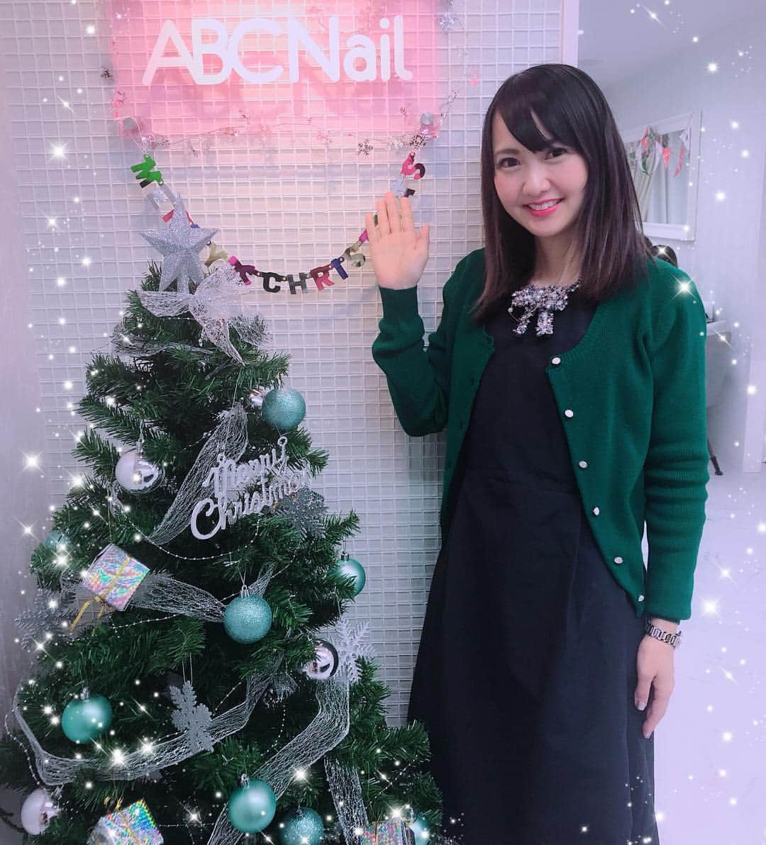 三浦泉さんのインスタグラム写真 - (三浦泉Instagram)「♬ 少し前に #abcネイル  でフットネイルしてきました🎄🎅✨ ♬  赤はラッキーカラーだから 足元に♥️❤️🍒🍎 ♬  赤とゴールドが12月っぽいです🎄🎅✨ ♬ ワンピースは → @annette_diary  #アネット ♬ #ネイルサロン #nail  #nailsalon  #beauty  #美容 #美活 #instabeauty #izumiネイル💅♥️」12月26日 10時19分 - princessizu1201