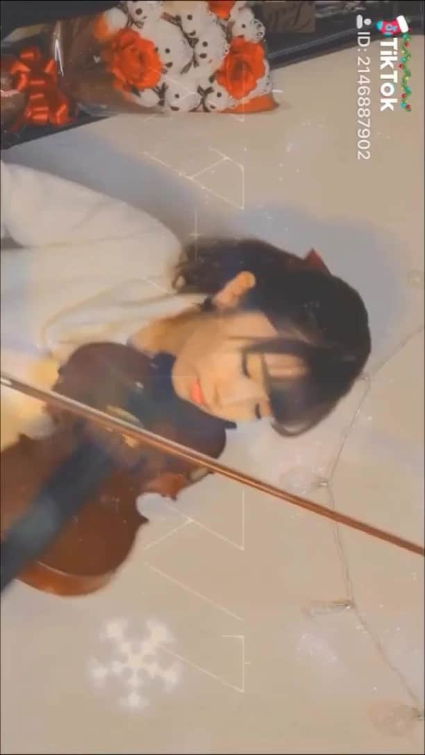 百合香（yurika）のインスタグラム：「【#弾いてみた】スターナイトスノウ/ナブナ・orangestar様 #スターナイトスノウ #vocaloid #hastunemiku #初音ミク #ボカロ #n-buna」