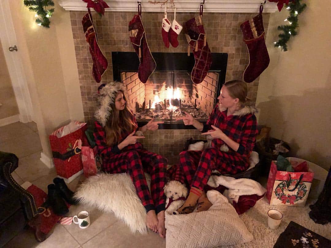 デビー・ライアンのインスタグラム：「@electricvoice and I are running on mexican hot chocolate and memes. my brother @thechaseryan and I are just a couple cozy gentlemen」