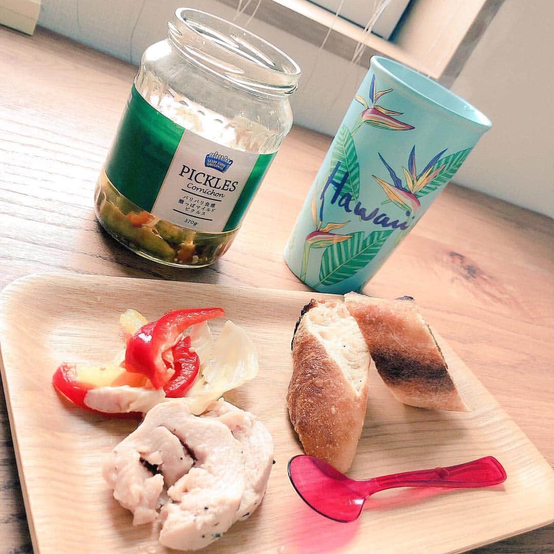 薄井しお里さんのインスタグラム写真 - (薄井しお里Instagram)「自家製鶏ハム やっとレシピと作り方定着してきました。 時間はかかるけどおいしい😌ほとんど放置の時間だけど🤲  #むんにゅりクッキング #鶏ハム #朝ごはん #お家ご飯」12月26日 11時51分 - shiori.uuu