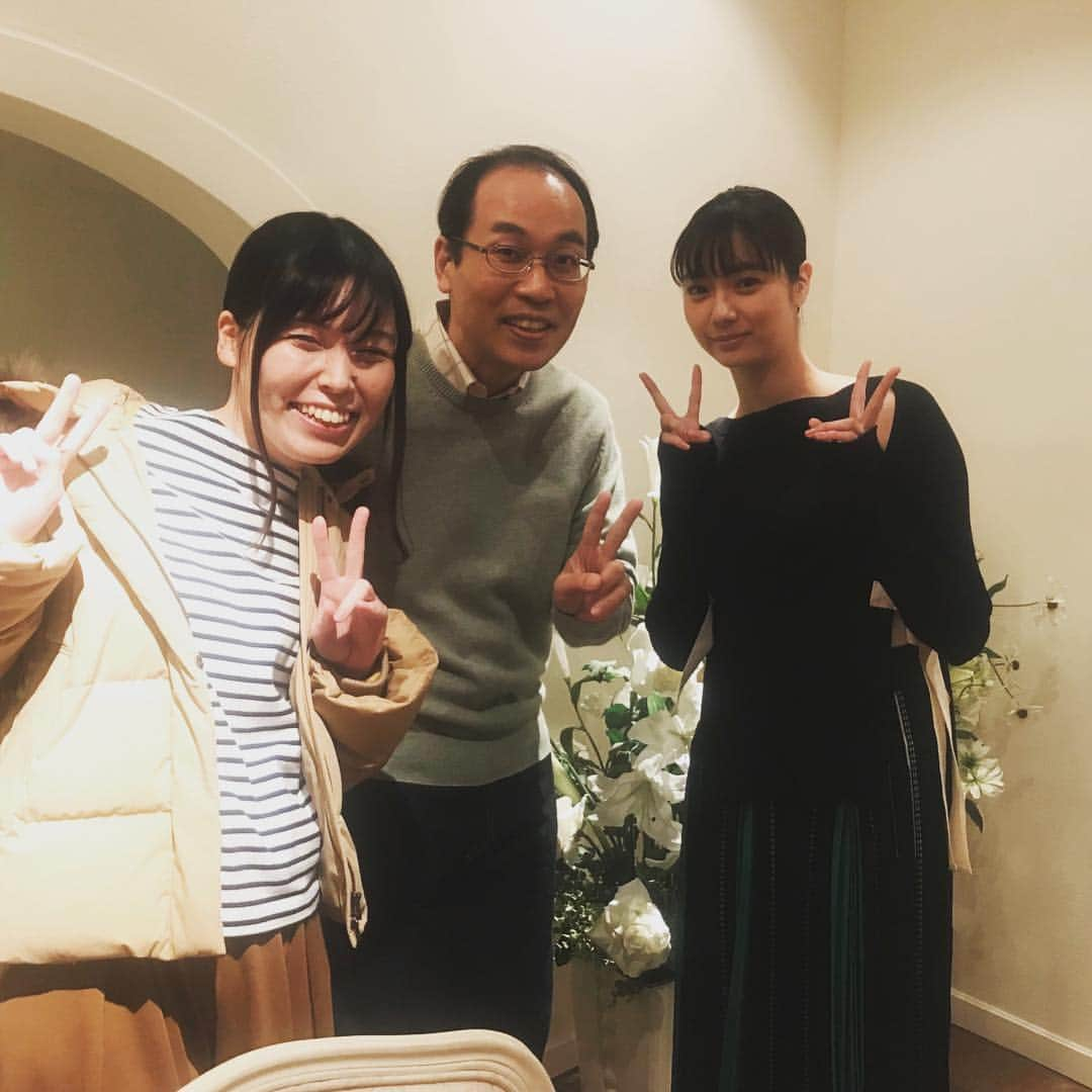 テレビ朝日「ブスだってI LOVE YOU」さんのインスタグラム写真 - (テレビ朝日「ブスだってI LOVE YOU」Instagram)「いよいよ明日放送！両手に花の正名さん！ 明日深夜0時20分放送です！  #ブスラブ #尼神インター誠子 #新川優愛 #正名僕蔵 #放送まであと1日」12月26日 13時13分 - busulove_tva