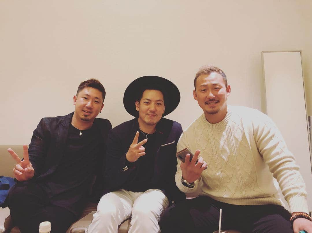 YASSさんのインスタグラム写真 - (YASSInstagram)「今年最後のビーグルクルーの仕事の時に、広島でたまたま近くにいた中田翔選手と3人で会えてよかった！ いつも俺単体で会うことが多いから！笑 年上年下関係なく仲良くできる感謝！そして今年は MyBROTHERだけのリリースでしたが関われて感謝しかない！ 来年もよろしく！ #ビーグルクルー  #中田翔」12月26日 15時19分 - beaglecrewyass