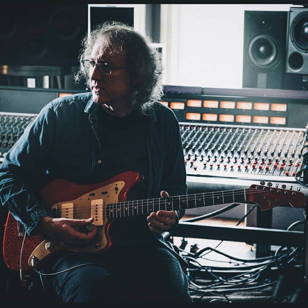 Fender Guitarさんのインスタグラム写真 - (Fender GuitarInstagram)「2018 marked the 60th Anniversary of the Fender Jazzmaster. To commemorate this occasion, we spoke to four artists we felt embodied the spirit of this guitar. Head to our YouTube or tap the link in bio to check out the videos we made with: Kevin Shields (@theofficialmbv) Adam Granduciel (@thewarondrugs) Aj Haynes (@seratones) and Kyle Hunt (@theblackangels).」12月27日 1時04分 - fender