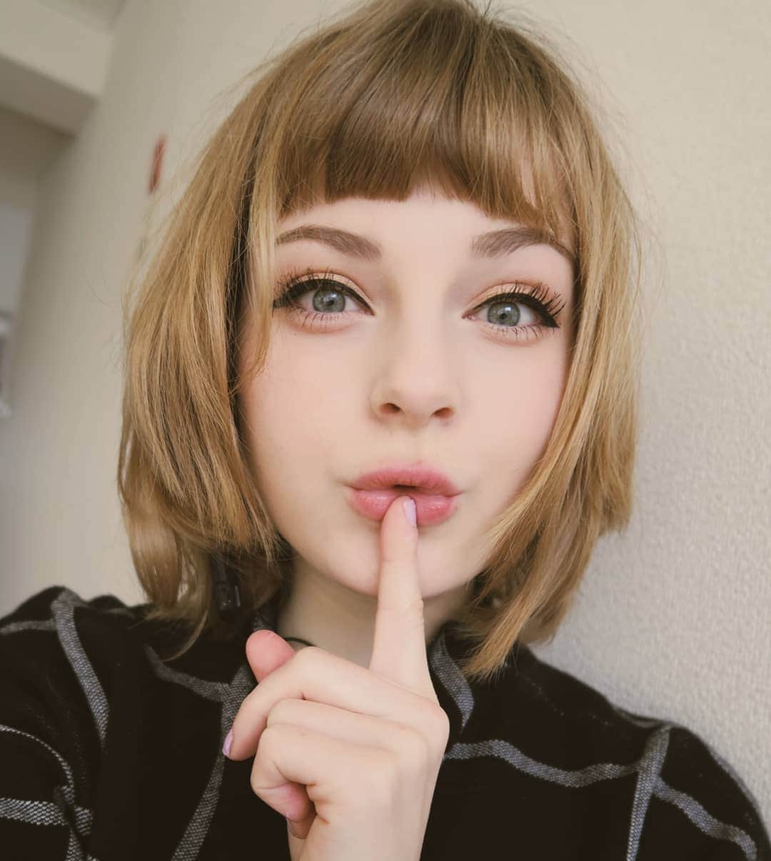 Ella Freyaのインスタグラム：「In a better place 😊」