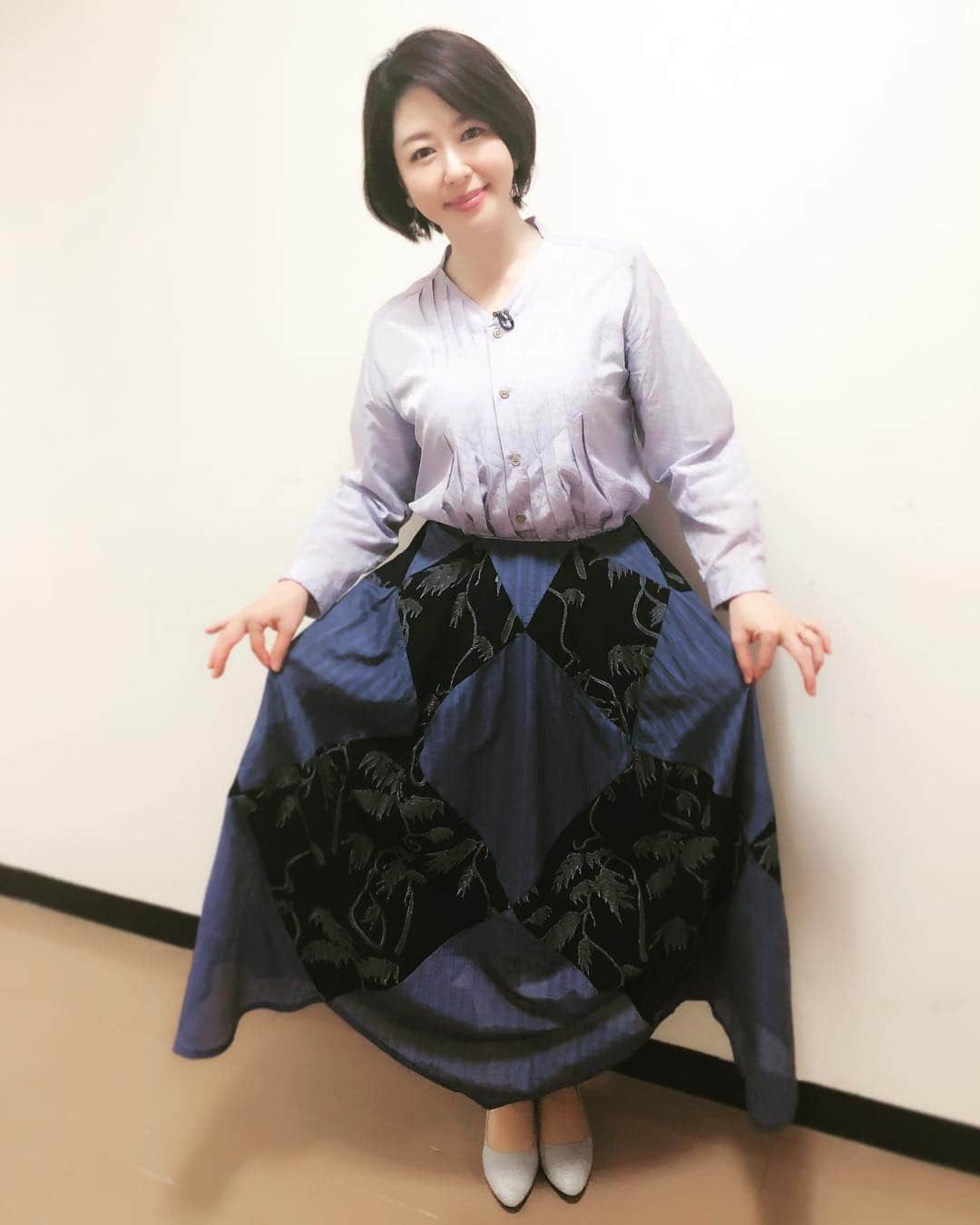 堀内敬子さんのインスタグラム写真 - (堀内敬子Instagram)「本日はNHK「あさイチ」に生出演させていただきました✨ ご覧いただいた皆様、ありがとうございました！ “目指せ、うるツヤ唇特集💄”ということで、乾燥する冬の季節とってもためになりました〜。 そして堀内はそのままお稽古へ。 来年からの舞台「マニアック」もぜひお楽しみに♩ ほりうちマネ  #NHK #あさイチ ... 👗💍 #matohu #GOLDY」12月26日 18時00分 - horiuchi_keiko