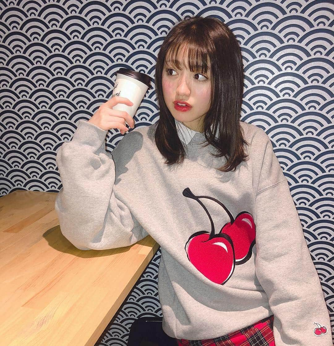 香音さんのインスタグラム写真 - (香音Instagram)「お友だちとでーとの日。👭🍒🖤 #ootd#kirsh #milk#のんうぇあ」12月26日 19時33分 - kanon420_official