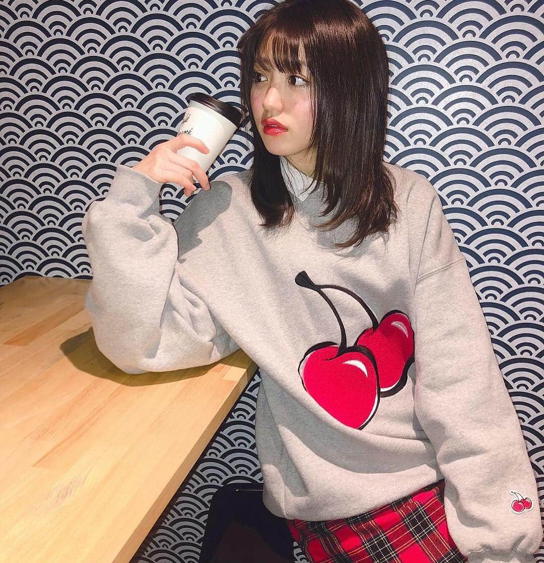 香音さんのインスタグラム写真 - (香音Instagram)「お友だちとでーとの日。👭🍒🖤 #ootd#kirsh #milk#のんうぇあ」12月26日 19時33分 - kanon420_official