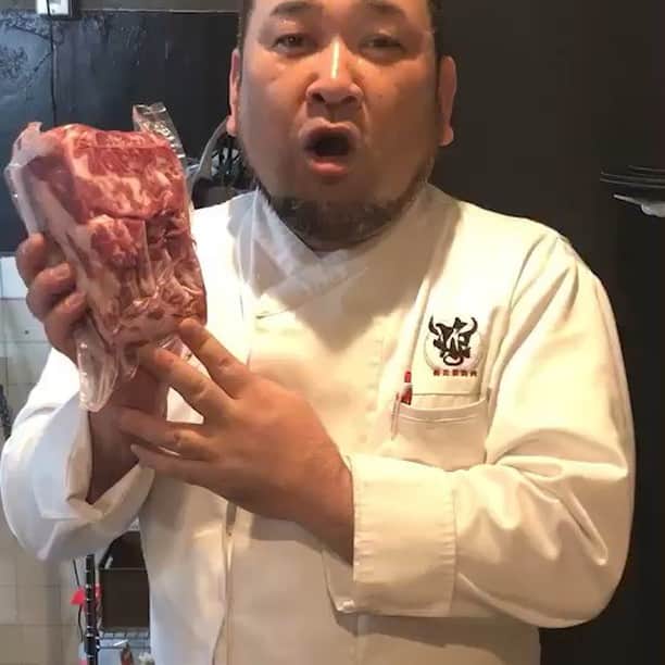 ほむら名古屋のインスタグラム：「#名古屋焼肉といえばほむらだがや ﻿﻿﻿﻿﻿﻿ ﻿﻿﻿﻿﻿﻿﻿﻿ ﻿ ﻿ みなさん、こんばんわ🤗﻿ ﻿ ﻿ 年末年始は、強い冬型の気圧配置になるみたいですね❗️﻿ ﻿ ﻿ ちょっと前は、さほど寒くなかったんですが、急に寒くなって、やっぱり冬なんだなって、改めて思う今日この頃です🍃﻿ ﻿ ﻿ 年末年始、よい2019年を過ごすためにも、体調管理は、しっかりしていきたいですね😣﻿ ﻿ ﻿ 今年も残りわずかですが、やりきりましょうね😊﻿ ﻿ ﻿ 本日も、お待ちしております🎶﻿ ﻿ ﻿ By テラノ🐻♡﻿ ﻿ ﻿  A５ランクの近江牛が食べれるのはほむら名古屋がNo1‼️﻿ 本日もほむら名古屋店でお待ちしております✨﻿ ﻿ 🌸忘年会シーズン到来🌸﻿ 幹事の皆さーん✨﻿ 2018年忘年会シーズンきましたよ‼️﻿ ・ゴージャス個室あり﻿ ・団体様フロア完備﻿ ・そしてほむらのお土産ありetc…﻿ もうカンペキなお店です♡﻿ ﻿ 受付開始しており混み合っておりますのでお早めに🙇‍♂️🙇‍♀️﻿ ﻿ ﻿ ﻿ ほむら名古屋店﻿ ﻿ #ほむら#homura#名古屋#肉テロ#肉﻿ ﻿ #ほむら#homura#名古屋#肉テロ#肉﻿﻿ #焼肉 #焼肉ランチ #大須 #大須観音 #上前津 ﻿ #テスト勉強 #部活 #グルメ #グルメ好きな人と繋がりたい #お誕生日会 #デート #ディナー #個室 #名古屋居酒屋 #居酒屋 #雰囲気の良いお店 #カルビ #ステーキ #牛タン ﻿ #店長テラノは最高の笑顔だった」