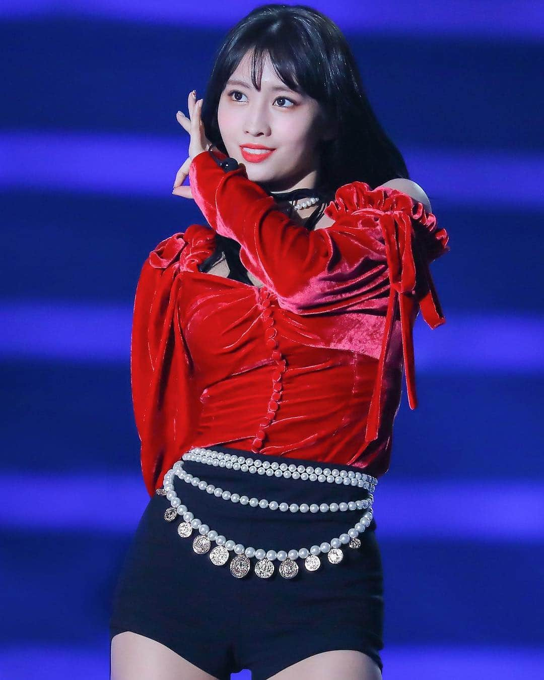 モモさんのインスタグラム写真 - (モモInstagram)「♡ [Fantaken] 181225 - 2018 SBS Gayo Daejun -  #MOMO #트와이스 #모모 #平井もも #もも #TWICE © mooguring」12月26日 20時23分 - momojype