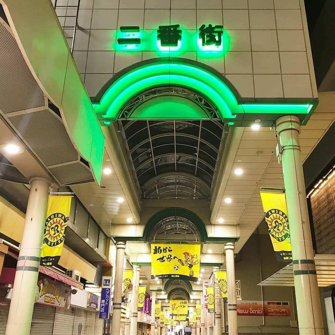 Woman.CHINTAIさんのインスタグラム写真 - (Woman.CHINTAIInstagram)「#柏駅 （#Kashiwa station in #Chiba )  県内では若い人が多い街（千葉の渋谷と呼ばれているとか！）で、#ステーションモール に代表されるようなショッピングスポットも多く、飲食店も多い賑やかな街！ そんな柏駅は女性に例えると、#柏レイソル カラーのイエローがビビッドな、アクティブ女子🙋💛 ・ ・ @woman.chintai では柏駅周辺のお部屋も診断形式であなたにあったお部屋を探せる😘🏡 「Woman.CHINTAI」もしくは、「ウーマンチンタイ」で検索🔍 プロフィールのURLからもすぐに理想のお部屋が探せちゃいます✨ ・ Illustrated by @nodeko_ ・ ・ #WomanCHINTAI#部屋探し#CHINTAI #女性にオススメ #擬人化 #賃貸 #街 #1人暮らし #おしゃれ#女子#ファッションイラスト#fashionillutration#tokyofashion#ootd#ファッション#コーデ#今日のコーデ」12月26日 20時42分 - woman.chintai