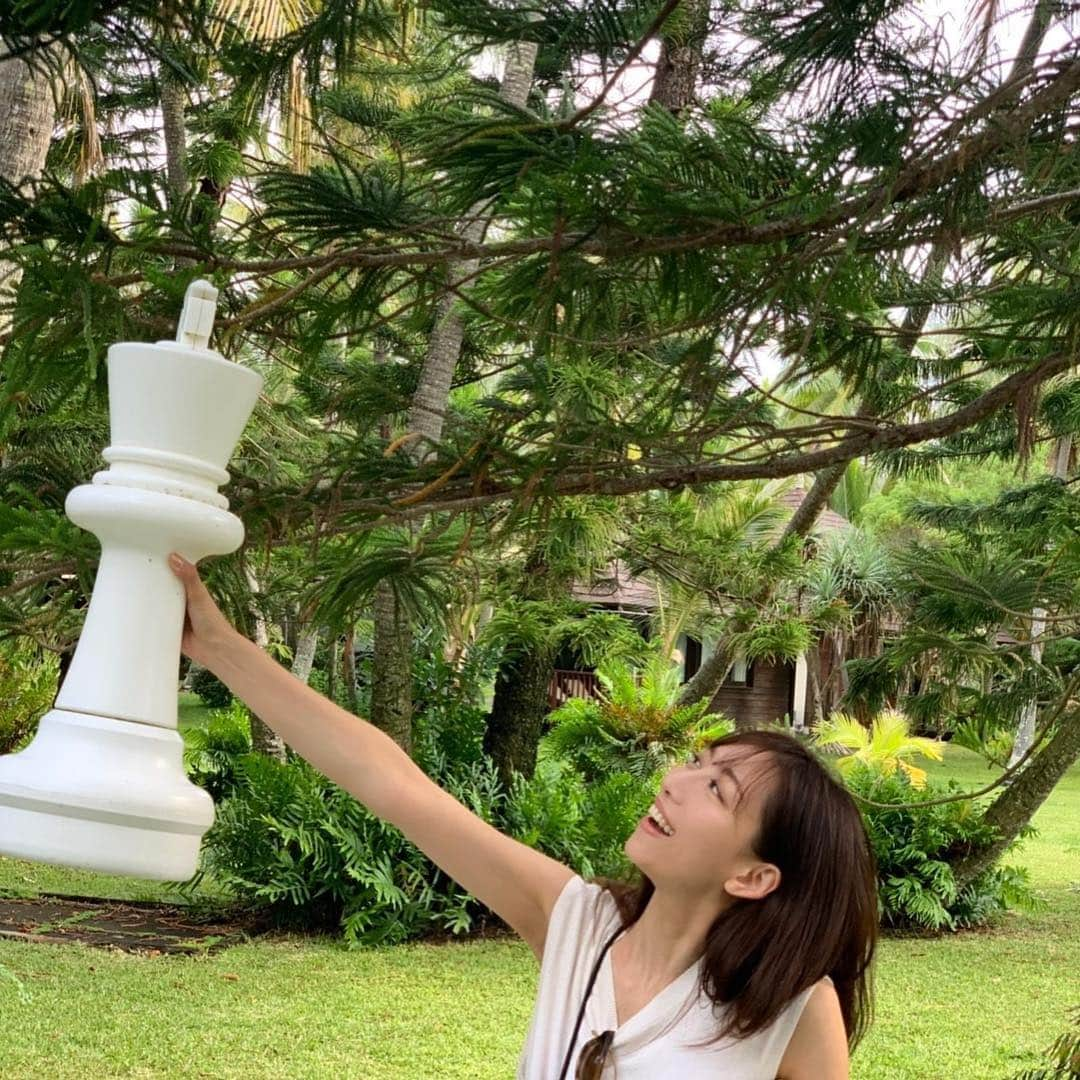 松嶋恵里さんのインスタグラム写真 - (松嶋恵里Instagram)「🏝﻿ ﻿ 少し前に新婚旅行でニューカレドニアに行ってきました☺️🇳🇨離島のイルデパン島でのんびり滞在🍹﻿ ﻿ ホテルからジャングルを歩いて辿り着く天然プールのピッシンヌナチュレルという場所で毎日泳いでました🐠﻿ ﻿ 泳ぎが苦手な為海ではラッシュガードにフルフェイスのシュノーケリングマスクという怪しさ満載の装備でプカプカ🏊‍♂️おかげで全く焼けず🕶﻿ ﻿ ﻿ 海も空もとても綺麗で穏やかな国でした☺️❤️﻿ ﻿ #新婚旅行#ニューカレドニア#イルデパン#天国に一番近い島#ルメリディアン#ヌメア#シュノーケリング#パウダーサンド#ピッシンヌナチュレル#妖怪カブト虫人間#honeymoon#newcaledonia#iledespins#piscinenaturali#piscinenaturelle#powdersand#snorkeling#lemeridien#noumea#beach#vacation」12月26日 21時20分 - eri_mtsm0215