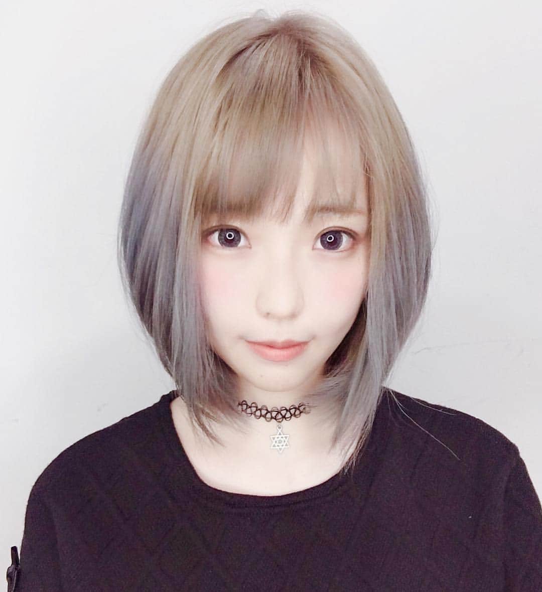 Elyさんのインスタグラム写真 - (ElyInstagram)「New hair color ✨ 染了新髮色!灰灰奶茶微微紫的E  #elydaily #dailyely #haircolor #blessed」12月26日 21時27分 - eeelyeee