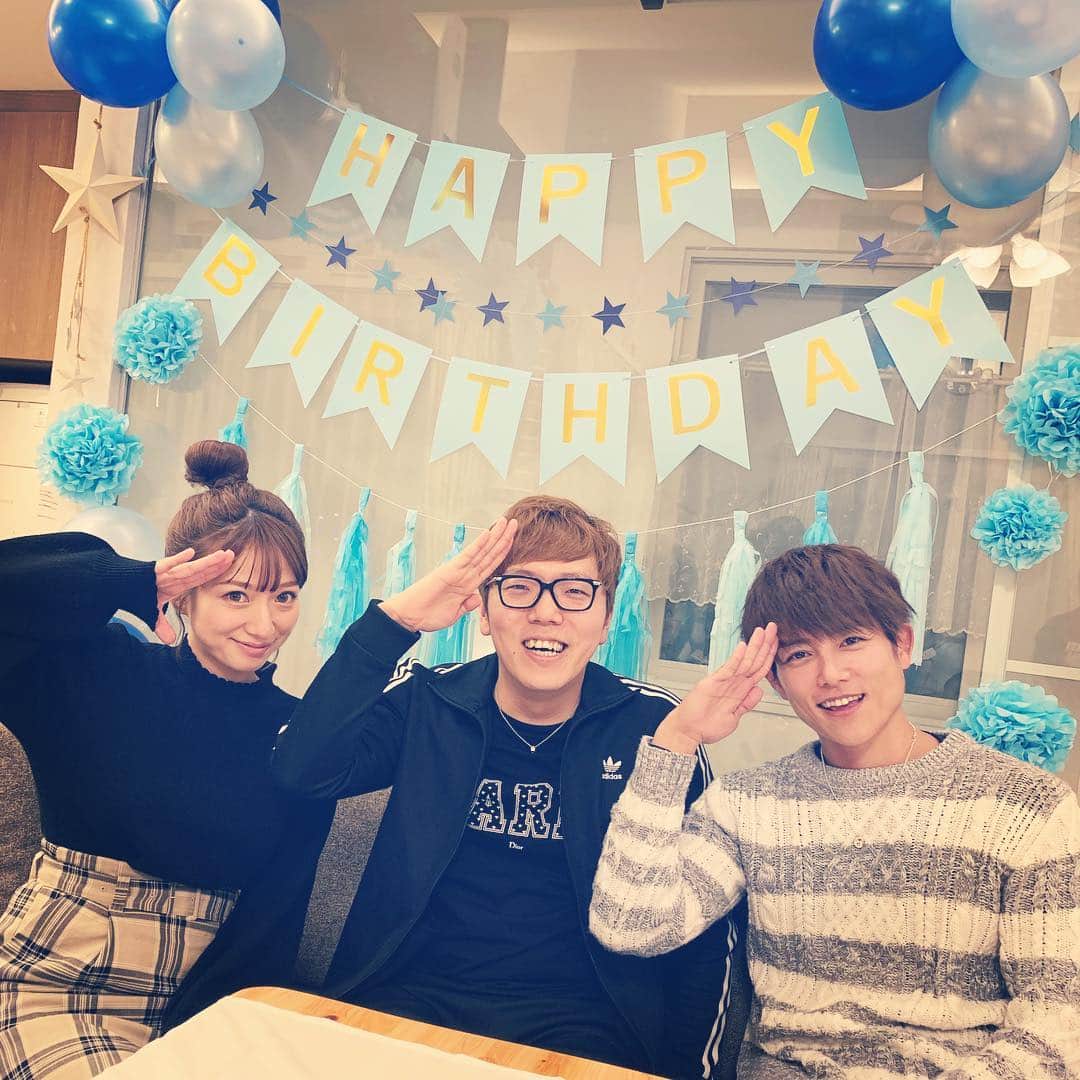HIKAKINのインスタグラム：「杉浦家でパーティーなう😎🎉✨ 息子さん達とスマブラしまくった🤣」