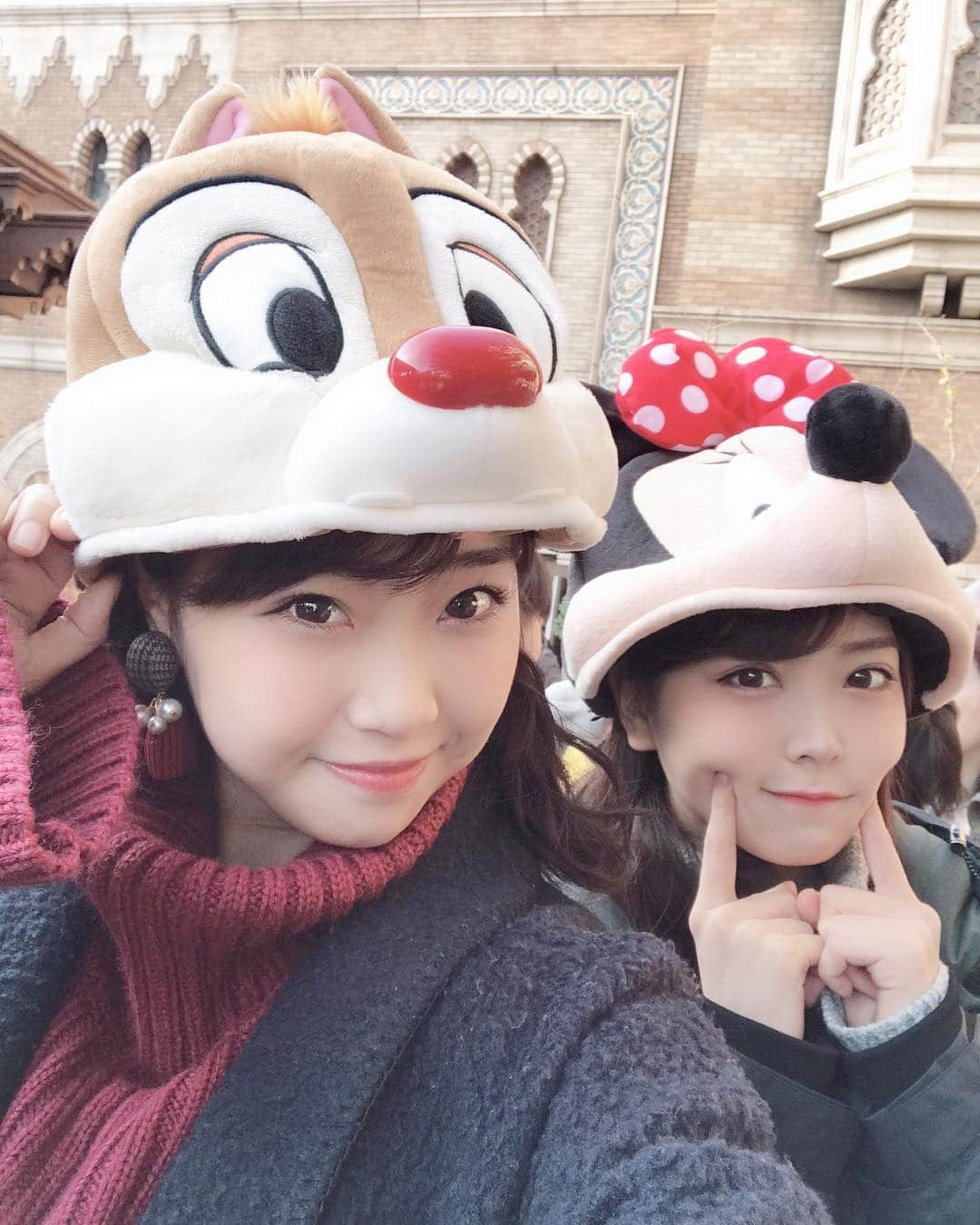 加藤夕夏さんのインスタグラム写真 - (加藤夕夏Instagram)「この間、みるちゃんと﻿ #Disneysea に遊びに行ったよー！🐭❤️🏰﻿ ﻿ ﻿ ﻿ トイストーリー初めて乗れたの嬉しかったあ！﻿ ﻿ あとは餃子ドッグも🥟😋﻿ ﻿ 動画もあるのでスクロールしてね👆🏻📱→﻿ ﻿ ﻿ ﻿ ﻿ あと大好きな #マーメイドラグーン に居る﻿ トリトン王がサンタさんになって写真撮っちゃった🎅🧜‍♂️！❤️﻿ ﻿ ていうか、、、ショーが凄すぎて釘付け！！﻿ ﻿ ﻿ ﻿ 楽しかった〜！❤️❤️ #うーみる」12月26日 22時36分 - uuka_nmb