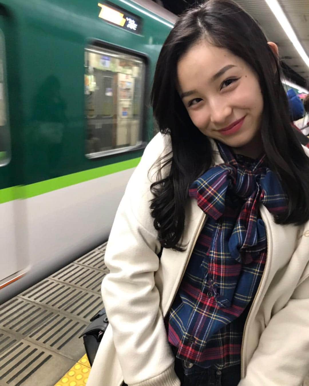 畑中里咲のインスタグラム：「. 今日は大好きな友達と京都に行ってきました！昨日よりもさらに寒かったですが、美味しいものを食べて素敵な1日になりました！ . そして初ショールーム想像以上に色んな方が見に来て下さり本当に嬉しかったです。😢💓また見てください😳 . そして今日もぜひ投票よろしくお願いします🙇‍♀️✨ #ミスオブミス#ミスコレ#ミスキャンパス同志社女子#同志社女子大学#ミスキャンパス#ファイナリスト#ミスキャン#グランプリ#大学生#京都#奈良 #miss#missofmiss#campus#misscampus#dwc#dwcla#finalist#university#kyoto#nara#japan」