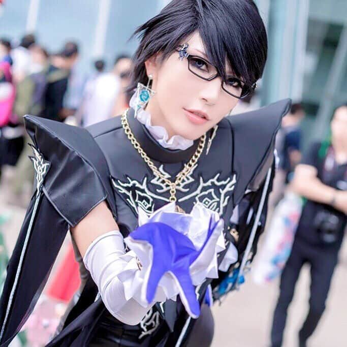 鷹村アオイさんのインスタグラム写真 - (鷹村アオイInstagram)「【Bayonetta2】 . "Is that all you got? それで全力？ . ベヨネッタ　鷹村アオイ 📷　レガシーさん@legacy9928 . 12/30の冬コミに売り子で行きます！ このベヨネッタで参戦です。 . コミケが久しぶりすぎて浦島太郎。 . #コミケ #コスプレ #コスプレイヤー #ベヨネッタ2 #ベヨネッタ #bayonetta #bayonetta2 #bayonettacosplay」12月26日 23時34分 - aoi_takamura