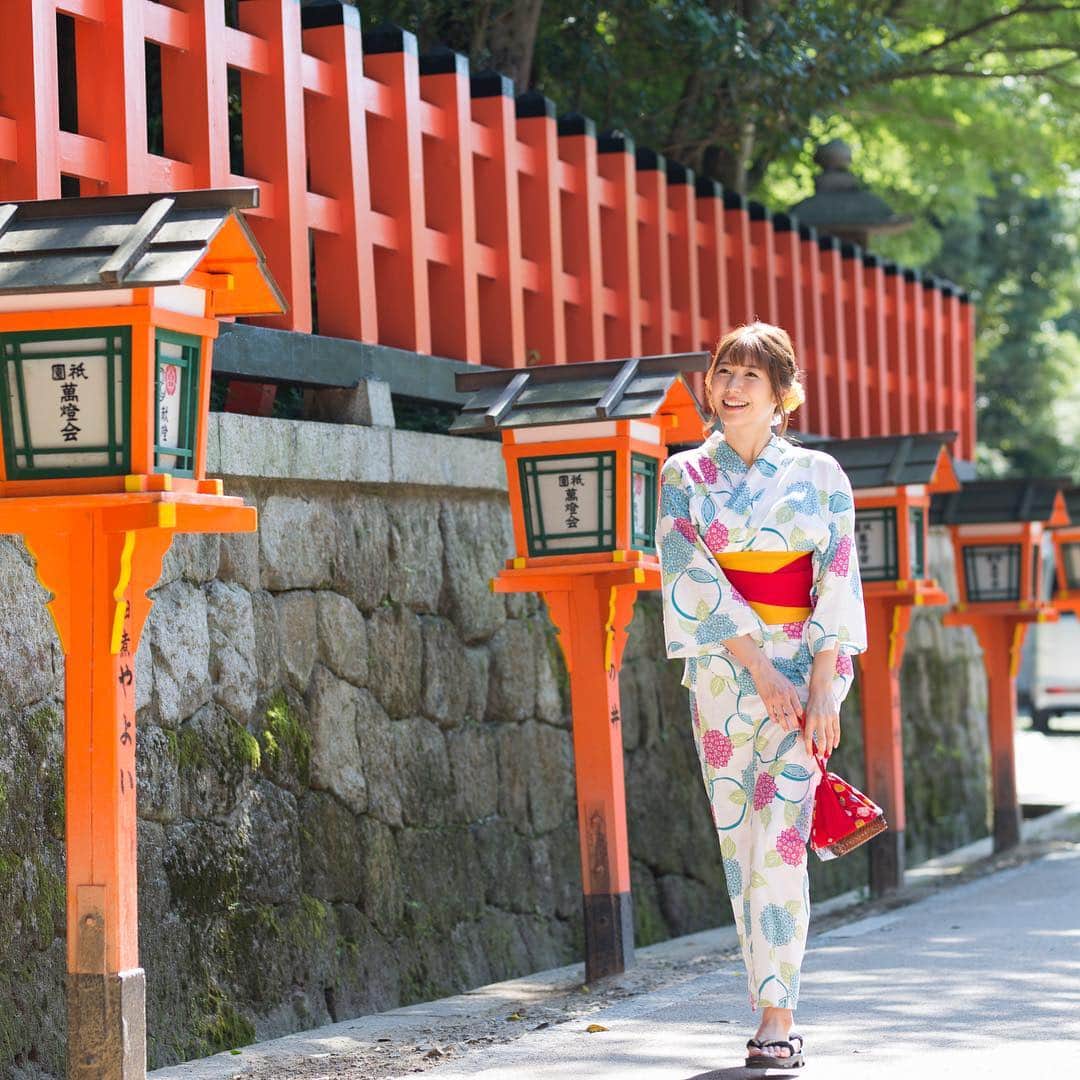 穂川果音さんのインスタグラム写真 - (穂川果音Instagram)「2018年勝手に振り返り（╹◡╹） 7月は異常な暑さと大雨に見舞われました。 京都でワイン屋を営む妹に会いにいった際、久しぶりに京都観光したんですが、連日40度近くまで気温が上がって、酷暑、、、。とにかく、今年の夏は暑かったですね、、(^_^;) #ほかのん2018振り返り #7月 #京都 #酷暑 #kyoto #summer #yukata #かき氷 #テレ朝夏祭り #ほかのん #穂川果音」12月27日 11時53分 - hokawakanonn