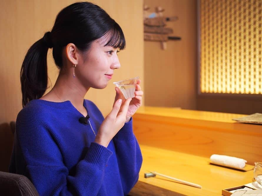 渡辺早織さんのインスタグラム写真 - (渡辺早織Instagram)「🍣新レギュラー番組のお知らせ🍶 BS12『早川光の最高に旨い寿司』にて、 新コーナー「名店のおつまみ」 を担当させていただくことになりました！ 初回放送:１月７日㈪  21:30~22:00  こちらでは親方に握りだけではなくおつまみとお酒のこだわりをうかがいます。 念願の、ほろ酔いロケです😚笑 唎酒師であり一日本酒ファンとして、日本酒の良さをみなさんと共有できる日が来るなんて…とても嬉しい。 そして実は全国遠征するほどお寿司が好きな私🍣 早くも次のロケが待ち遠しい気持ちです。。 初回は2019年1月7日！ おちょこ片手にぜひご覧ください❗️ . . . #BS12 #早川光の最高に旨い寿司 #名店のおつまみ #これから日本酒のこと #たくさん発信するぞ」12月27日 12時00分 - _watanabesaori_