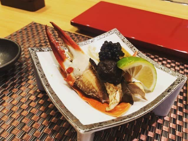 渡辺早織さんのインスタグラム写真 - (渡辺早織Instagram)「🍣新レギュラー番組のお知らせ🍶 BS12『早川光の最高に旨い寿司』にて、 新コーナー「名店のおつまみ」 を担当させていただくことになりました！ 初回放送:１月７日㈪  21:30~22:00  こちらでは親方に握りだけではなくおつまみとお酒のこだわりをうかがいます。 念願の、ほろ酔いロケです😚笑 唎酒師であり一日本酒ファンとして、日本酒の良さをみなさんと共有できる日が来るなんて…とても嬉しい。 そして実は全国遠征するほどお寿司が好きな私🍣 早くも次のロケが待ち遠しい気持ちです。。 初回は2019年1月7日！ おちょこ片手にぜひご覧ください❗️ . . . #BS12 #早川光の最高に旨い寿司 #名店のおつまみ #これから日本酒のこと #たくさん発信するぞ」12月27日 12時00分 - _watanabesaori_