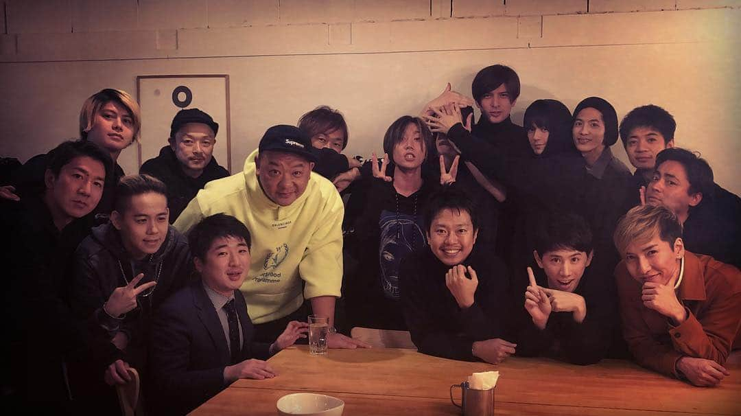 城田優さんのインスタグラム写真 - (城田優Instagram)「ありがたや。  #ここでも上手く喜びを表せず戸惑う私 #一人でテキーラ3杯飲んでやっと普通に会話出来るレベル #どうしてこうなっちゃうんだろう #誰か教えてください #何はともあれ最高のBDでした #みんな心からありがとう #このメンバーのカラオケえげつない #生きてて良かった」12月27日 12時08分 - yu_shirota