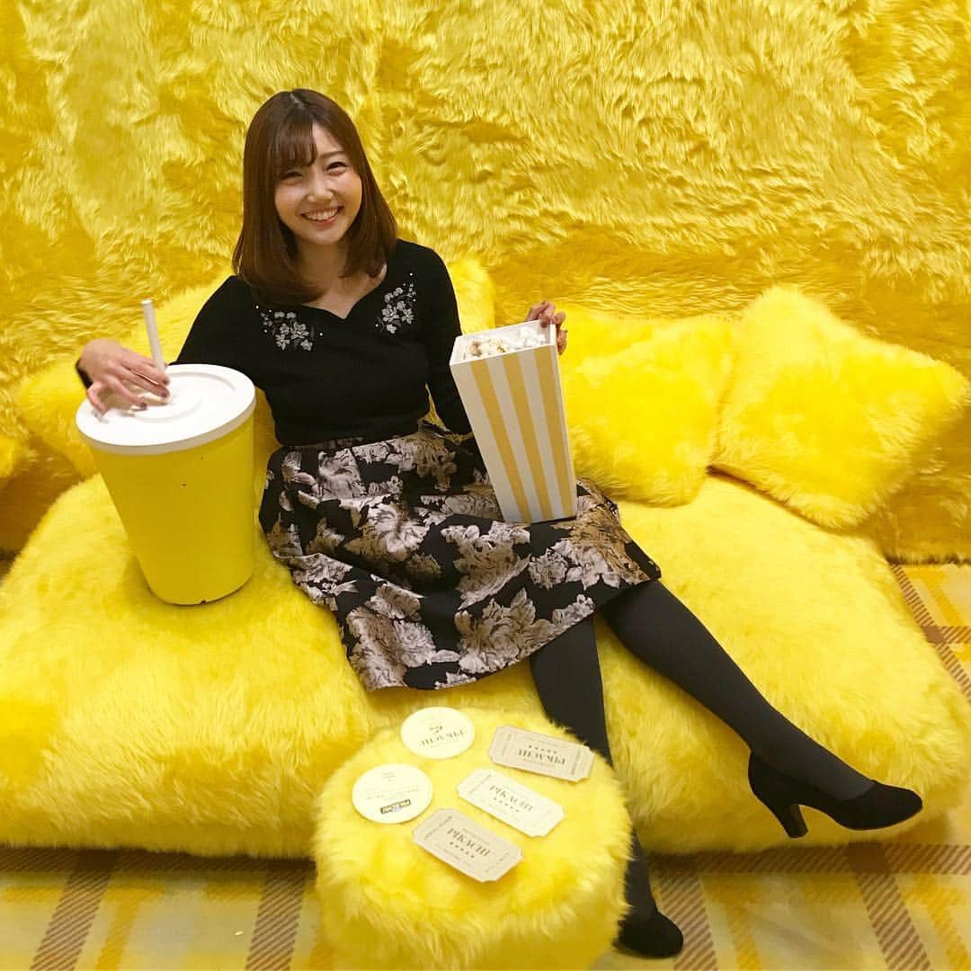 橘珠里さんのインスタグラム写真 - (橘珠里Instagram)「黄色い #ピカチュウ のお部屋でリラックス🎶 ⠀ ⠀ #ビニールミュージアム のブースです♡ ⠀ ⠀ はいている @cherryann_official のスカートは現在セール中です❁ ⠀ ⠀ 落ち着いた色味なのに華やかで、 すごくおすすめですよ♡ ⠀ ⠀ その他コーデ詳細は、 私のインスタプロフィールページ ⇨ @jurinu 最後に記載のURLからチェックしてください🧸✨ *⑅︎୨୧┈︎┈︎┈︎┈︎┈︎┈︎┈┈︎┈︎┈︎┈︎┈︎୨୧⑅︎* #sscollectivejp #sslooksjp　#shopstylejp #pr  #shopstyle #outfit #cherryann #beradiance #pokemon #pikachu #vinylmuseum #チェリーアン #ビーラディエンス #ふさチュウ #ポケモン #名探偵ピカチュウ #大人コーデ #大人かわいい #大人かわいいコーデ #大人可愛いコーデ  #読者モデル #読モ #冬コーデ #ハートネック #ハートネックニット #花柄スカート #花柄スカートコーデ #ポップコーン」12月27日 8時02分 - jurinu