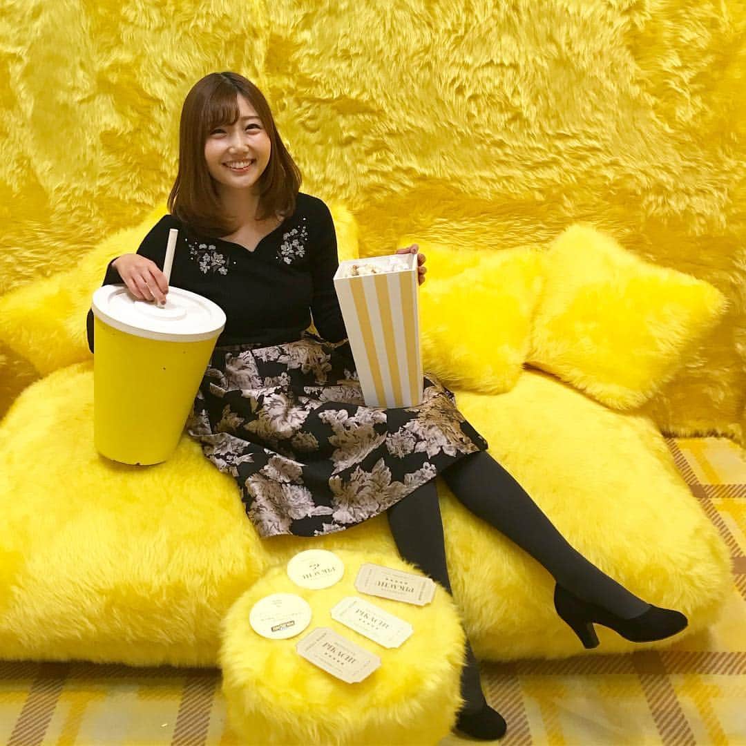 橘珠里さんのインスタグラム写真 - (橘珠里Instagram)「黄色い #ピカチュウ のお部屋でリラックス🎶 ⠀ ⠀ #ビニールミュージアム のブースです♡ ⠀ ⠀ はいている @cherryann_official のスカートは現在セール中です❁ ⠀ ⠀ 落ち着いた色味なのに華やかで、 すごくおすすめですよ♡ ⠀ ⠀ その他コーデ詳細は、 私のインスタプロフィールページ ⇨ @jurinu 最後に記載のURLからチェックしてください🧸✨ *⑅︎୨୧┈︎┈︎┈︎┈︎┈︎┈︎┈┈︎┈︎┈︎┈︎┈︎୨୧⑅︎* #sscollectivejp #sslooksjp　#shopstylejp #pr  #shopstyle #outfit #cherryann #beradiance #pokemon #pikachu #vinylmuseum #チェリーアン #ビーラディエンス #ふさチュウ #ポケモン #名探偵ピカチュウ #大人コーデ #大人かわいい #大人かわいいコーデ #大人可愛いコーデ  #読者モデル #読モ #冬コーデ #ハートネック #ハートネックニット #花柄スカート #花柄スカートコーデ #ポップコーン」12月27日 8時02分 - jurinu