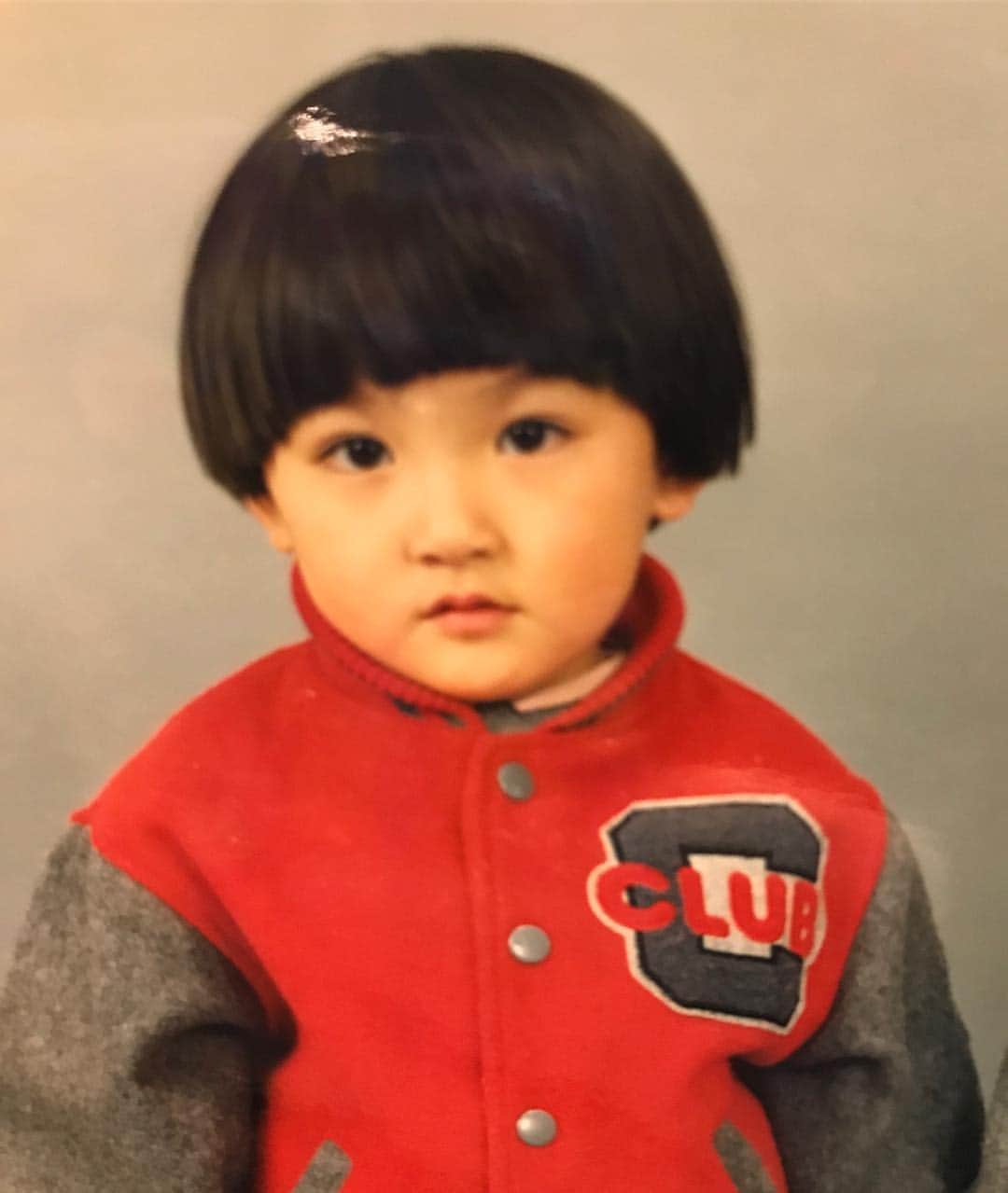 熊田曜子さんのインスタグラム写真 熊田曜子instagram 3歳の頃の私 次女の口元そっくり 次女 3歳 断捨離中 遺伝 33年前 おかっぱ 母がカット 前髪ぱっつん 大掃除 アルバムを見てしまった 中断 12月27日 10時08分 Kumadayoko