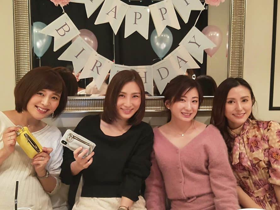 乾亜由美さんのインスタグラム写真 - (乾亜由美Instagram)「メディア女子忘年会！ みんなバイタリティー溢れていて、人生を楽しんでいて会うたびに綺麗になっていて尊敬できるメンバー★  沢山笑って勉強できて、今年も良い締めくくりができそう♩  #satc  #女子会 #忘年会 #表参道ランチ #30代は楽しい」12月27日 19時57分 - inuiayumi