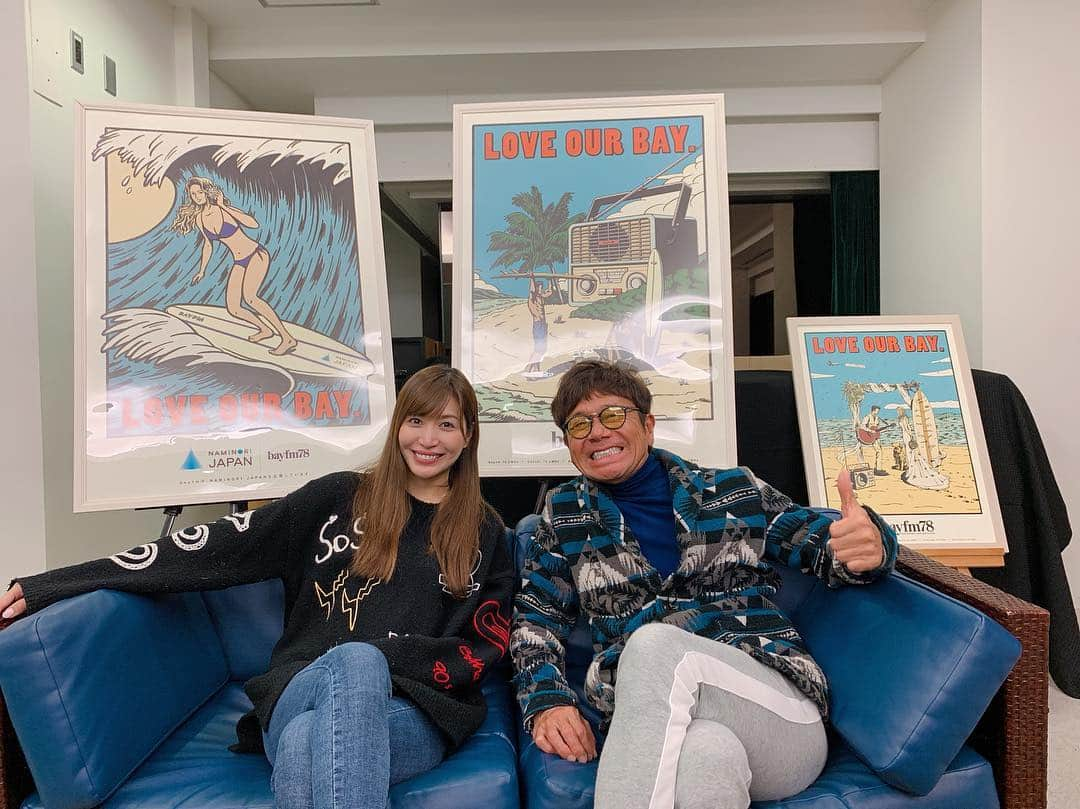 大島麻衣さんのインスタグラム写真 - (大島麻衣Instagram)「bayfm"The BAY☆LINE" 5週にわたりピンチヒッターDJとして伊津野さんの相方をやらせていただきました☺️ もうね、ほんとっっーーーに！！楽しくって😂✨終わるのが寂しいですよ！ とっても自由に楽しくやらせていただいて本当に幸せでした💜 また4月にbayfmに戻ってこれるように偉い人に頑張ってもらいます‼️笑 毎週木曜日、聞いていただいたリスナーの皆さん、ありがとうございました🥴 #bayfm #bayline #伊津野亮 兄貴 #ピンチヒッターDJ #大島麻衣 #ありがとうございました #いつも優しかったスタッフさん #またお仕事できるように頑張ります」12月27日 20時19分 - maioshima911