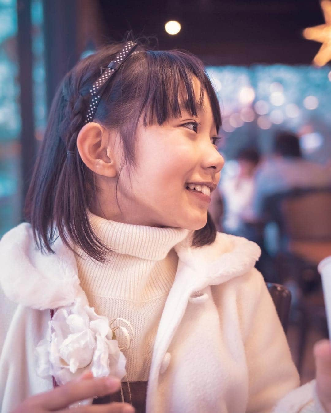 小杉ゆんさんのインスタグラム写真 - (小杉ゆんInstagram)「#ギター女子 #イルミ撮影 #小学4年生 #10歳 #singer #guitar #guitarist #illumination #junior #idol」12月27日 12時11分 - kosugiyun