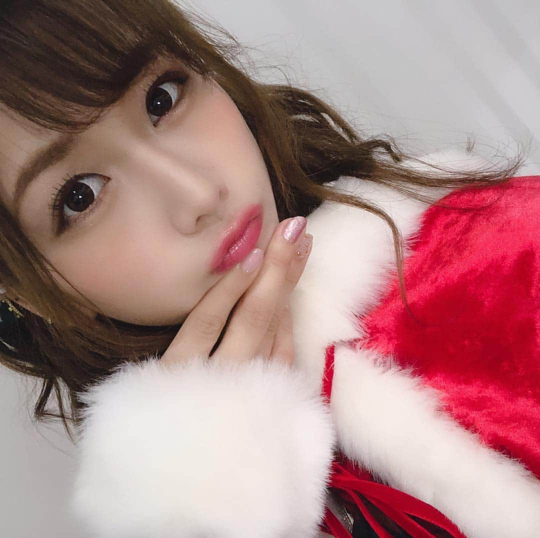 大家志津香さんのインスタグラム写真 - (大家志津香Instagram)「クリスマスが終わって 一気に年末にモード。 あとすこし。 だいすきだった2018年が終わってしまう。  #年末#年始#人生の短さ痛感#悲しい#5億歳まで生きたい#明日で27歳#あと499999973年生きたい」12月27日 12時12分 - ooyachaaan1228