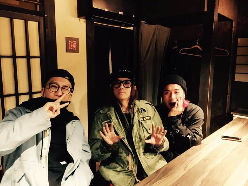 上杉研太さんのインスタグラム写真 - (上杉研太Instagram)「先日の飲み会。  清春さん、NOBUYAさん、俺。  Y氏はタバコ買いに行くと言ってそのまま帰りました笑」12月27日 12時52分 - kentauesugi