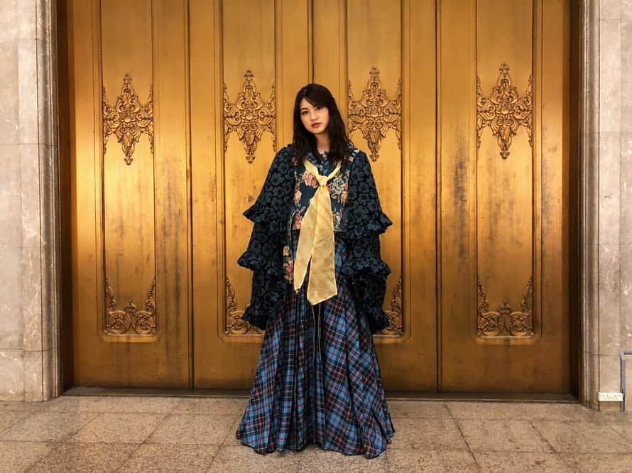 神志那結衣さんのインスタグラム写真 - (神志那結衣Instagram)「・ OVERTURE発売中！ ・ 色んなドラマや撮影でも使われる素敵な博物館だったので興奮しました🤭✨💗 #overture #fashionable  #博物館 #chou」12月27日 12時55分 - jiina27