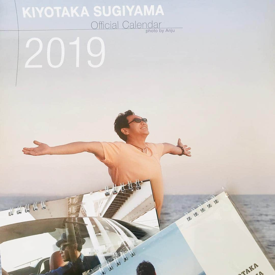 安珠さんのインスタグラム写真 - (安珠Instagram)「35th Anniversary 杉山清貴 Symphonic Concert 2018 @新宿文化センター  千住明さん編曲指揮のオーケストラで美声熱唱✨ ラストは、千住さん作曲で松井五郎さん作詞の「ハンドメイド」鳥肌✨ 撮影させて頂いたカレンダー速攻完売😊👍 #杉山清貴 #35thAnniversary #カレンダー #安珠写真家  @ 新宿文化センター」12月27日 13時45分 - anjuphotographer