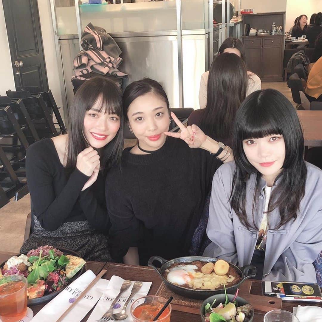 高橋有紀のインスタグラム：「いつも会ってるけど年末に会えてよかったふたり🥰 #りおちゃん  #セントチヒロチッチ」