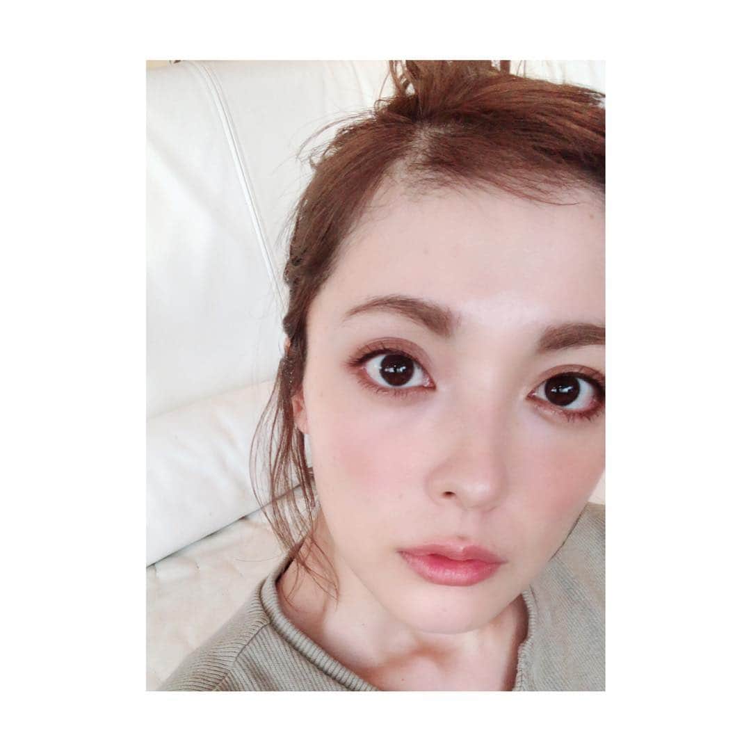 平山あやさんのインスタグラム写真 - (平山あやInstagram)「@celvoke.jp でメイク❄️ セルヴォークのラインとかアイシャドウってちょー使える🌿  #セルヴォーク #celvoke #makeup  #cosmetics  #today」12月27日 14時24分 - aya_hirayama