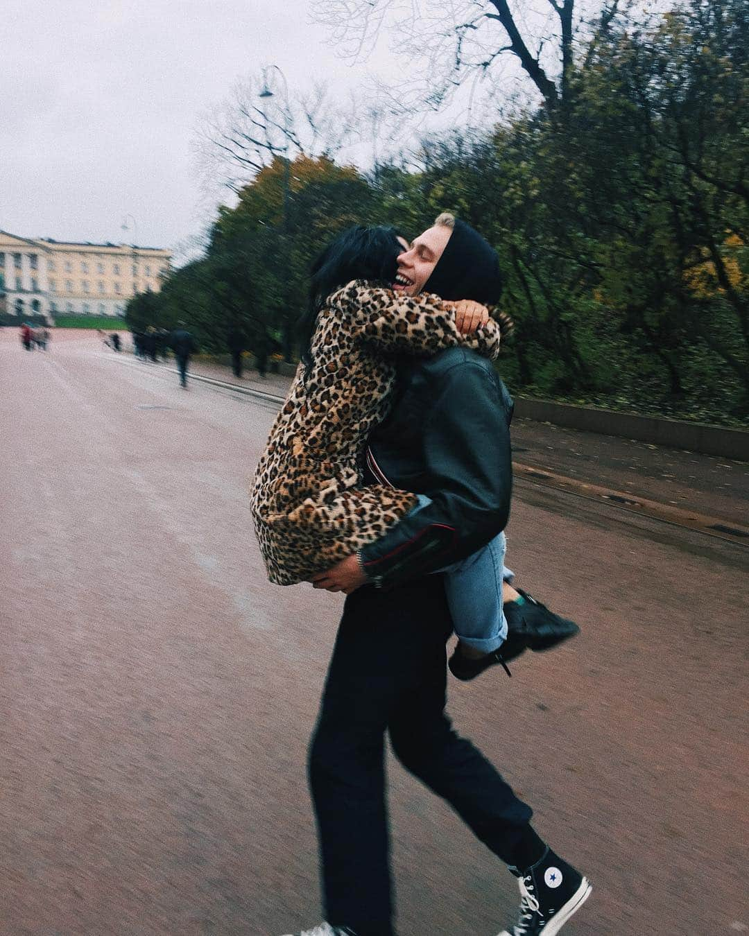 ルーク・ヘミングスさんのインスタグラム写真 - (ルーク・ヘミングスInstagram)「Sweet girl ^ . ^ happy boi 🐆 🖤」12月27日 14時27分 - lukehemmings