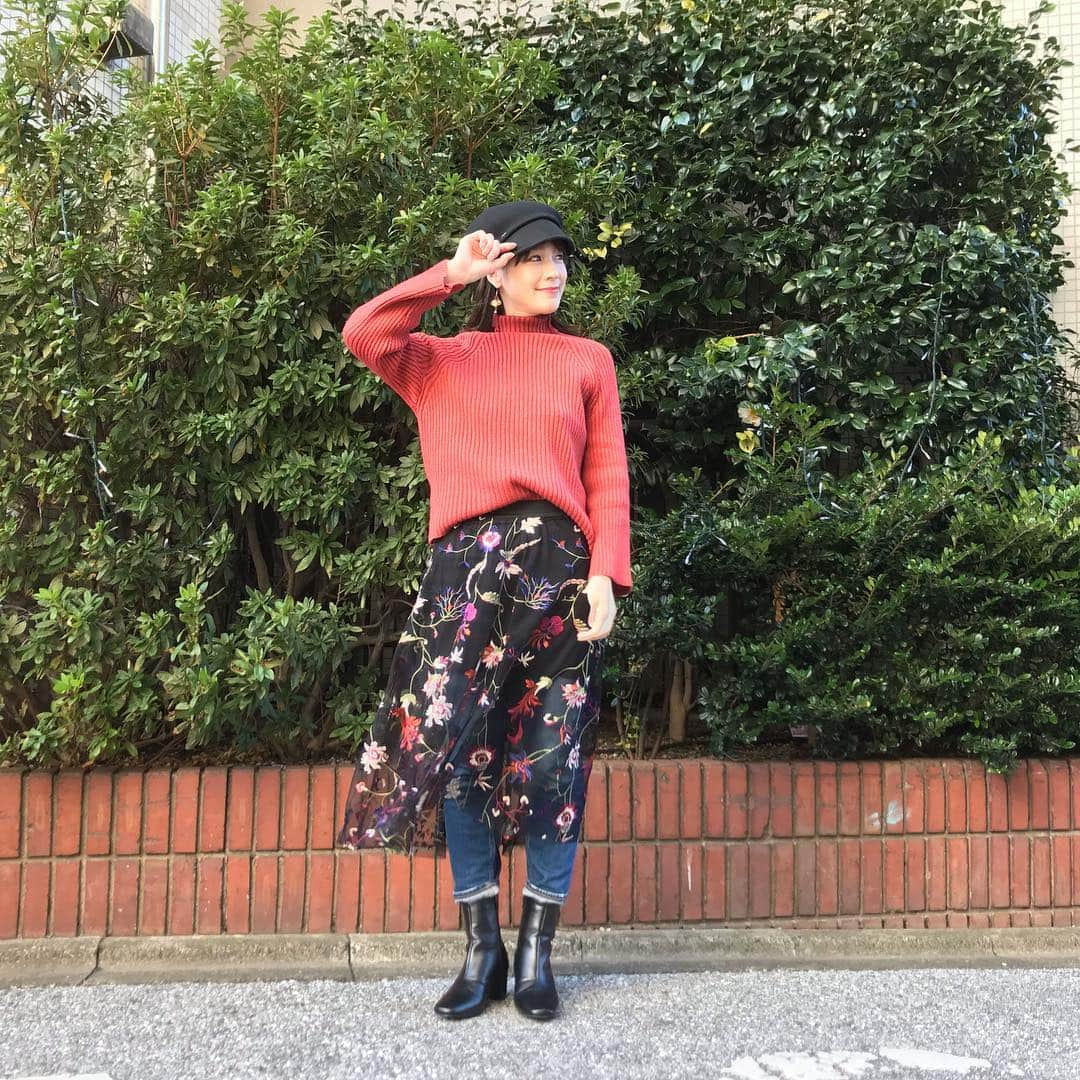 相沢まきさんのインスタグラム写真 - (相沢まきInstagram)「冬は暗い色の服を着がちだから明るい色の服を着るとテンション上がりますね😁 @miluu_official のレンガ色？🧱テラコッタ？カラーのニットがお気に入り❤️ #fashion #ママコーデ #生後4ヶ月 #女の子ママ #miluu #ca4la #bershka #zara」12月27日 16時37分 - maki_aizawa0414