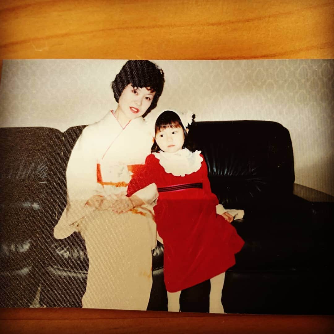 のインスタグラム：「遅くなったけど 22日 一年で一番寒い日が お誕生日でした⛄  大切な方々やロケ先でお祝いして頂いて幸せをかみしめてました いつも不器用な私を見守って下さって有難うございます  そしてそして何よりも 北海道の母に感謝  魅力的な人間、役者、女性になれるように日々生きてゆきます  #冬至の日 #誕生日  #お母さんありがとう  #ふてくされてる」
