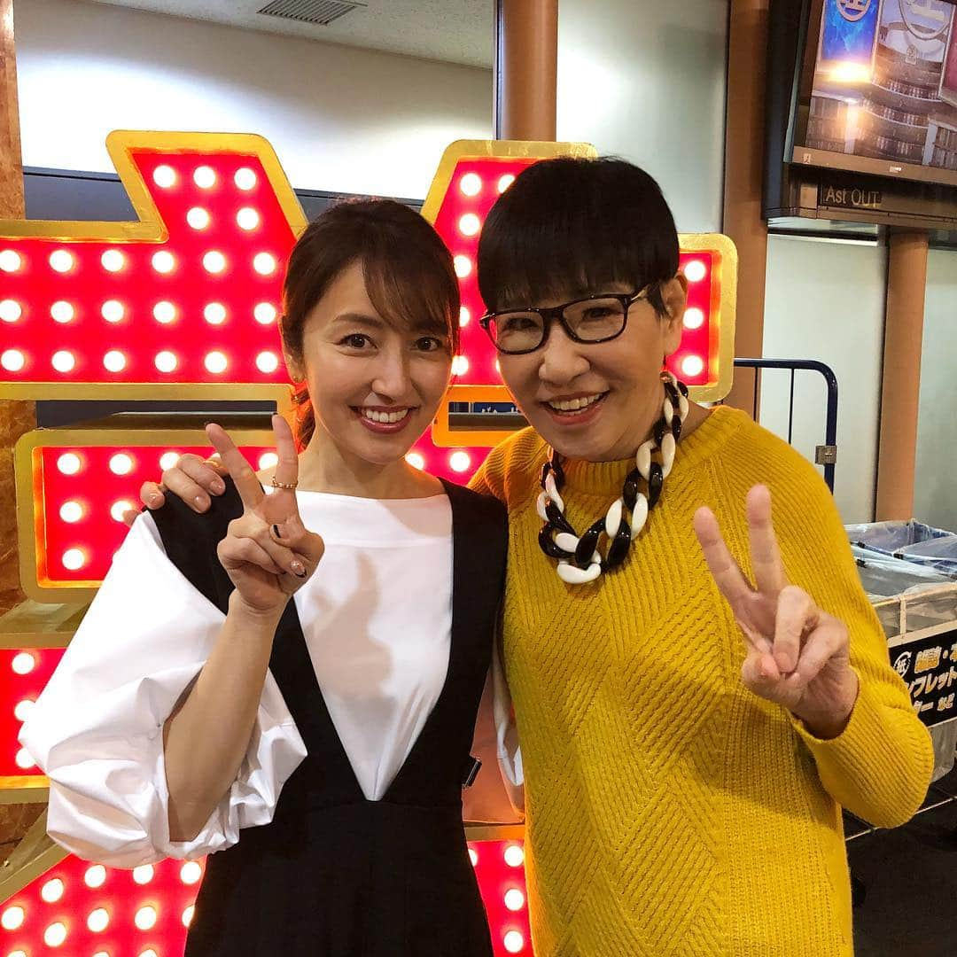 和田アキ子さんのインスタグラム写真 - (和田アキ子Instagram)「初めて矢田亜希子さんと共演しました😊「わだあきこ」と「やだあきこ」。一文字違いで、テレビから矢田亜希子さんの名前が出るとハッとする事が何度もあって、そしたら矢田亜希子さんも同じだったみたいです笑。 コストコで色々買ってる番組見て、聞きたい事いっぱいあったのに、メモした紙を忘れて来てしまいあまり聞けなかったのが残念です、、、 #ako50th #矢田亜希子 #初共演 #この差ってなんですか」12月27日 17時32分 - ako50th