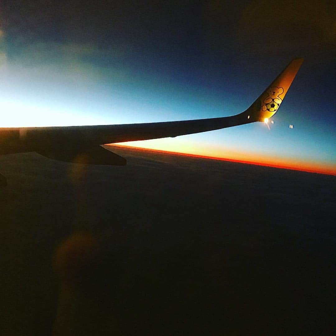 桝田沙也香さんのインスタグラム写真 - (桝田沙也香Instagram)「* 出張先は北海道でした。 帰りの飛行機から見た空がとても綺麗だったので おすそ分けです⭐️ * #放送日はまたお知らせします」12月27日 18時22分 - sayaka0masuda